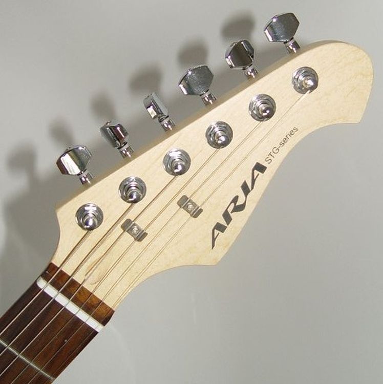 e-gitarre-aria-modell-stg-004-ssh-sunburst_0004.jpg