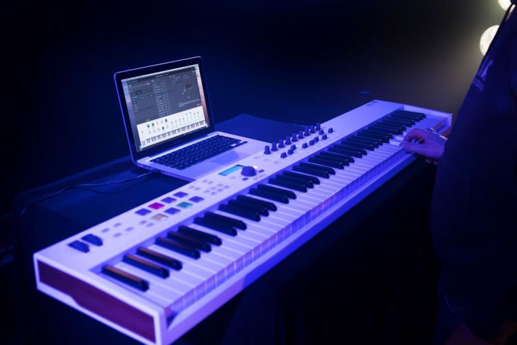 usb-midi-keyboard-controller-arturia-modell-keylab_0004.jpg