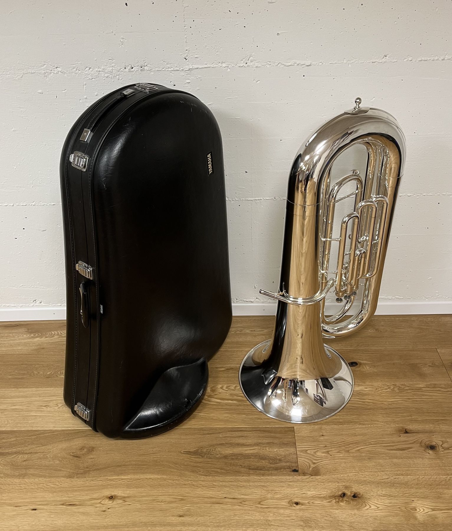 Occasion Bb-Tuba versilbert-0001.jpg