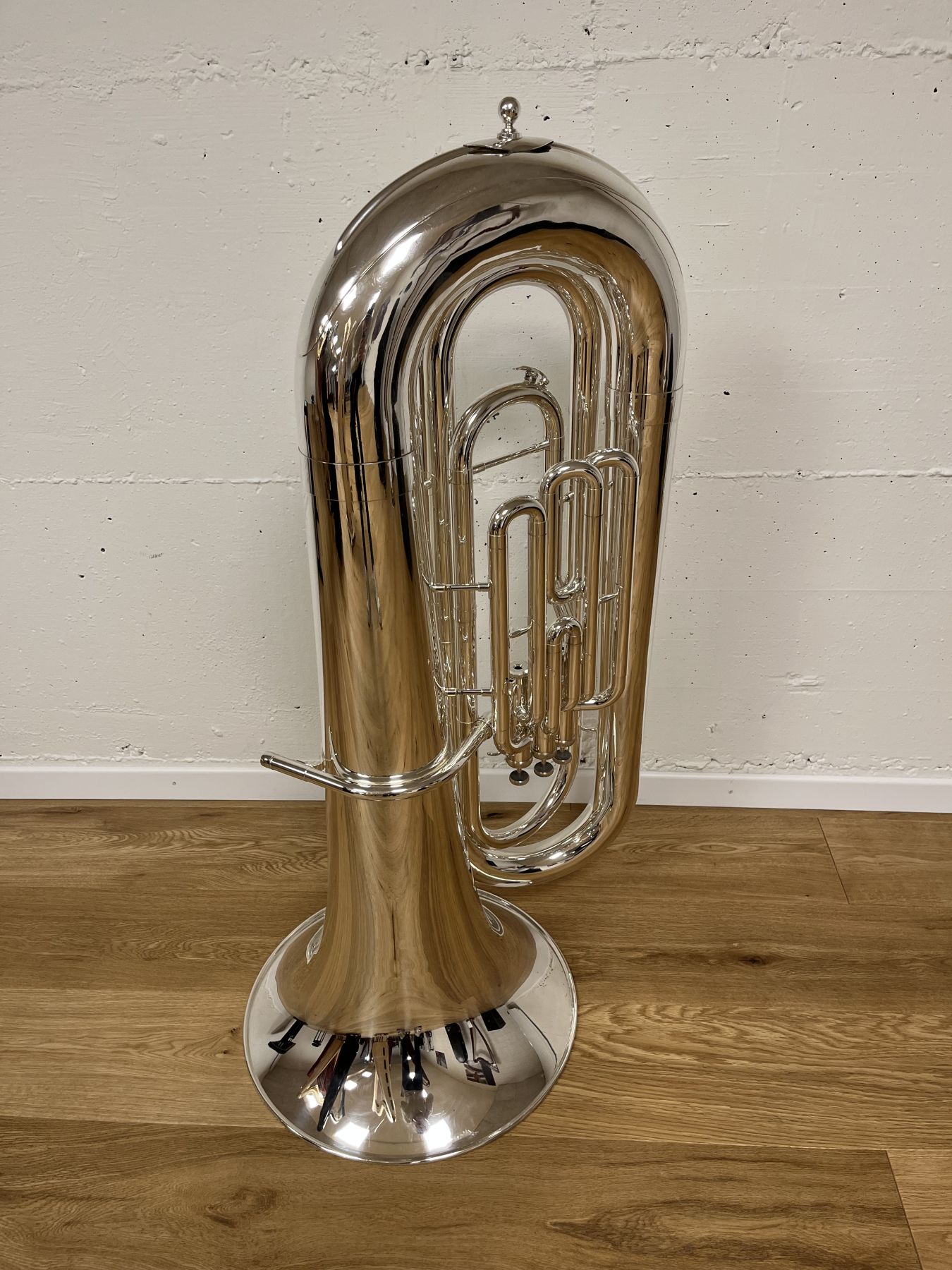 Occasion Bb-Tuba versilbert-0002.jpg